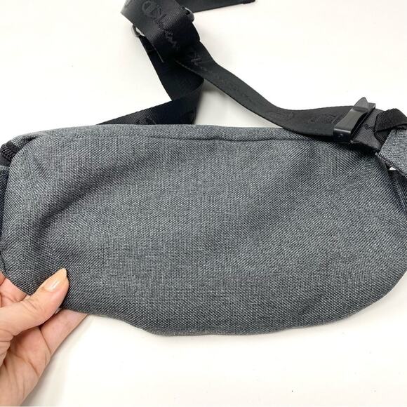 Champion Gray Embroidered Spell-out Logo Knit Adjustable Fanny Pack Silng Bag - Picture 6 of 6